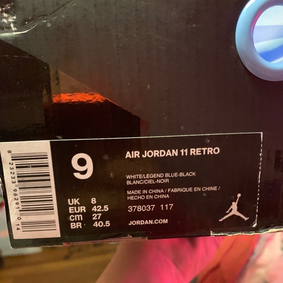 Jordan retro 11s size 9. - Picture 5 of 8